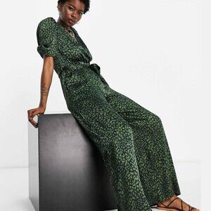 🐆 Topshop Green Animal Satin Jumpsuit – US 6 – Like New!